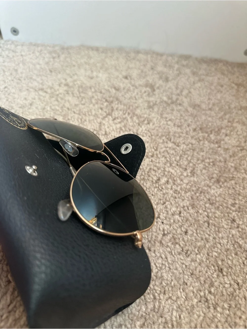 Ray-Ban Aviator Sunglasses - Gold Frame with Black/Dark Grey Lenses